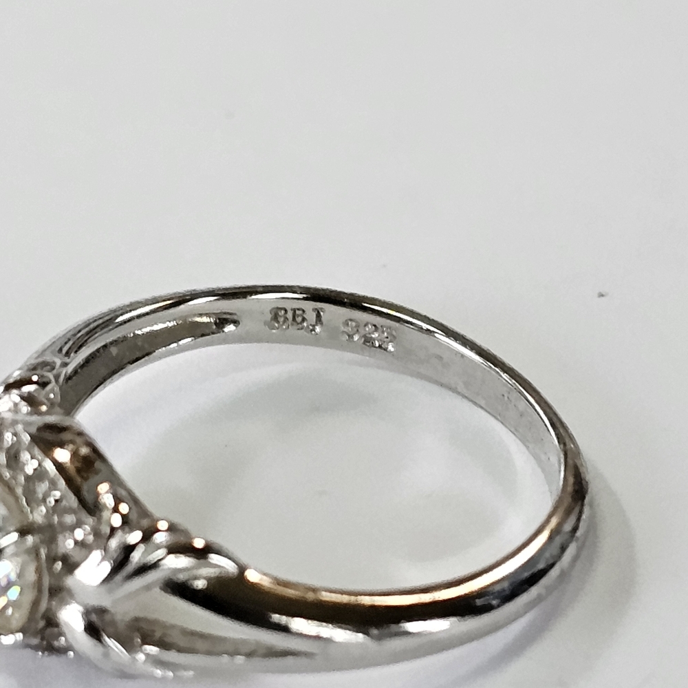 Sparkling Strontium Titanate Ring in Sterling Silver Sz 8 - Picture 7 of 8